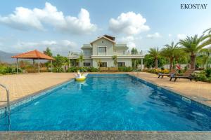 Ekostay Gold Palm Estate I Cricket Turf I Rain Dance I 2 Acre Property