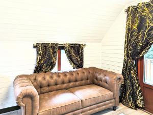 Lugh 9 - Hot Tub-Perth-Pets-Luxury-Hunting Tower