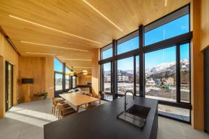 MOMO HAKUBA by Jade Group