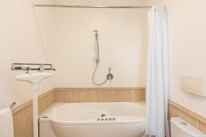 Amazing Elegant Jewish Ghetto