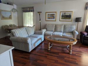 Cute 32 Siesta home steps from Siesta waters