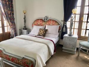 One bedroom apartment city views local to Airport