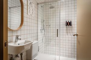 Double Room with Extra Bed room in Ramblas by Pillow
