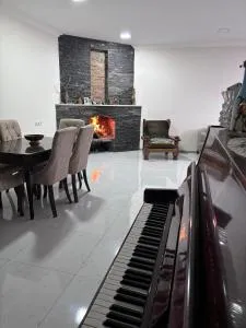 Friendly House - Minadze