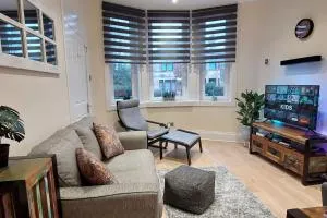 Paisley Pattern Flat West End UWS UNI GLA Glasgow Airport - Houston