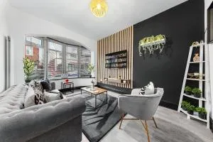 Luxury by the Sea, Beautiful 3 bedroom House with Fast WiFi, King Bed, Lovely Garden! Blackpool's Finest Getaway Experience for up to 8 Guests! - 弗利特伍德