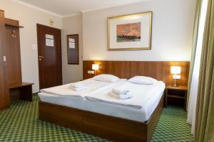 Studio with A/C and kitchenette room in Hit Hotel