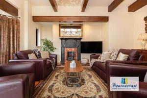 CHINE MANOR by BOURNECOAST - A Beachfront Holiday Home with a Sea View, Garden and Parking - HB9555