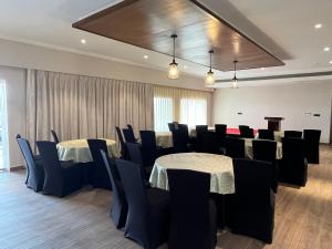 Narwar Lakefront Resort