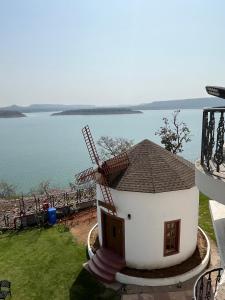 Narwar Lakefront Resort