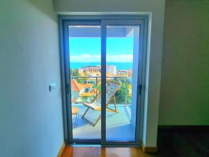 Warm Winter Stay with Panoramic Sea and City Views, Sunrise and Sunset Moments