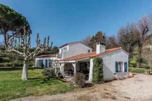 Maisons de vacances Villa Triptyque - Avec piscine et grand jardin : photos des chambres