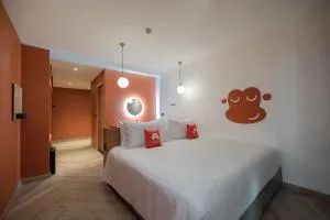 Blu Monkey Hub and Hotel Bangsaen - Ban Hua Khao Sammuk
