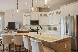 Luxury Condo by BK Stays - Walk To Everything - Spacious Balcony - Amazing Downtown Views - 2 Bedrooms - 蓝岭