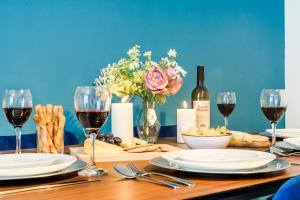 InSpires House Contractors, families, Wifi, Free Parking Town Centre