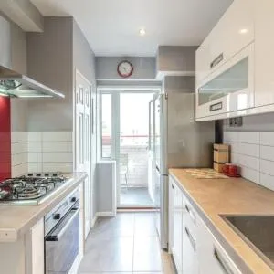 Top Floor 1 Bedroom Apartment with views over London - London