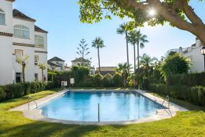 The Marbella Beach House - 4min Walk to the Sea