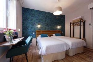 Hotels Contact Hotel du Commerce et son restaurant Cote a Cote : photos des chambres