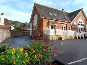 Finest Retreats - Lower School Cottages - Wootton Courtenay