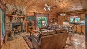 Cherokee Creek- Dog Friendly | Screened Porch | Cherry Log | Fire Pit
