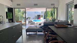 Maisons de vacances LA VILLA KORLEA AVEC PISCINE AIX LES BAINS : photos des chambres