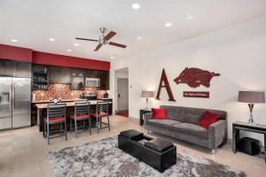 Dickson St Condo - On Dickson Street - Walkable