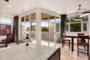 Dickson St Condo - On Dickson Street - Walkable