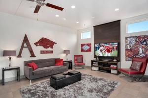 Dickson St Condo - On Dickson Street - Walkable