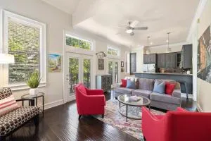 Game Day Getaway-1 Block to Dickson-Walk to U of A - Fort Smith