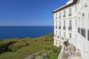 71, Boulevard du Général de Gaulle, 06230 Saint-Jean-Cap-Ferrat, France.