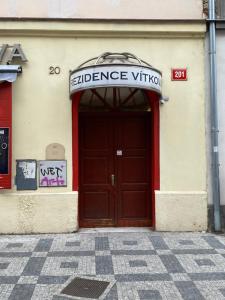 1 Bed Flat - Sleeps 2 - Pets - Smoking on terrace