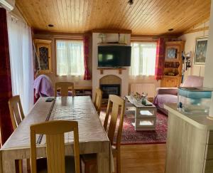 Maisons de vacances Large Mobile Home 60m2 CC1000 - Near swimming pool - Les Charmettes : photos des chambres