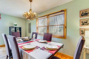 Pet-Friendly Hiawassee Cabin with Lake Views and Sauna