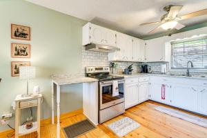 Pet-Friendly Hiawassee Cabin with Lake Views and Sauna