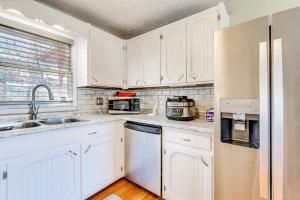 Pet-Friendly Hiawassee Cabin with Lake Views and Sauna