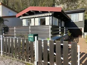 Chalet au bord de l eau - Menotey