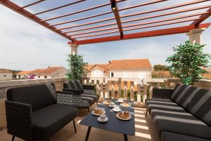 APARTMENTS4YOU SUPETAR 5 - brand NEW luxury 2-BR - 200 meters from the beach - free parking - beautiful terrace