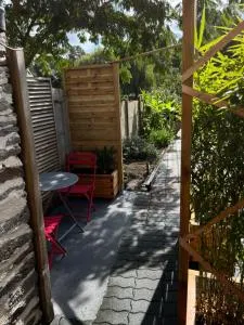 Gîte maisonnette- Et à côté coule une rivière - La Croix-Helléan