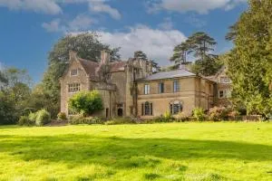 9 Bedrooms Grand Manor House Near Bath, Sleeps 26 - Bratton
