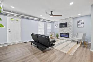 3BR Charming Home with Fireplace