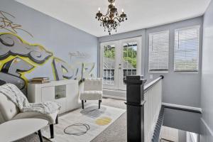 3BR Charming Home with Fireplace