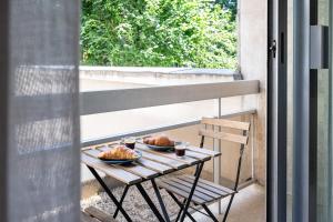 Studio rénové avec balcon près des Champs-Elysées