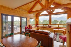 The Fox Den 360 Mtn View and On-Site Hiking!