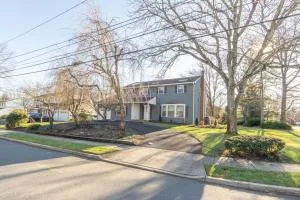 Spacious Home with Theater - Marshall