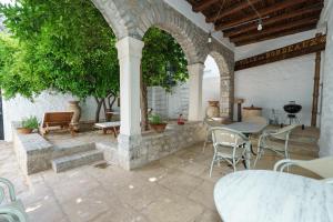 LIVIN Hydra Garden Suite