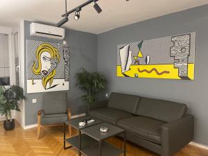 YELLOW APARTMENT