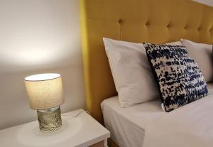 Deluxe 2 bedroom apartment with BBQ