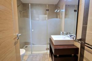 Deluxe 2 bedroom apartment with BBQ