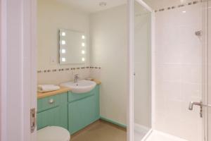 Flat 2 Mawgan Porth Golf Club