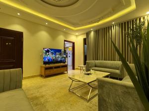 شقة فاخرة غرفتين وصالة النرجس 21